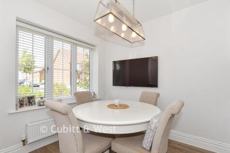 Kitchen/ Dining Room