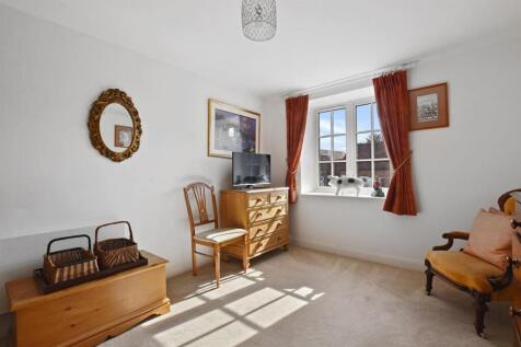 02-ddefGCMCS - 11 Chiltern Place - Bedroom 3 -Orig