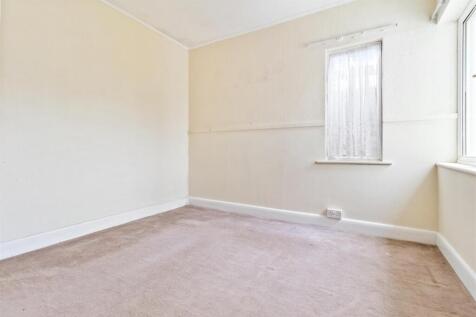 16 Upper West Drive-001.JPG