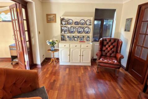 FORMAL DINING ROOM.jpg