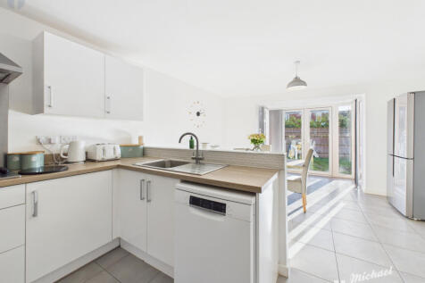 CAM03852G0-PR0483-STILL003