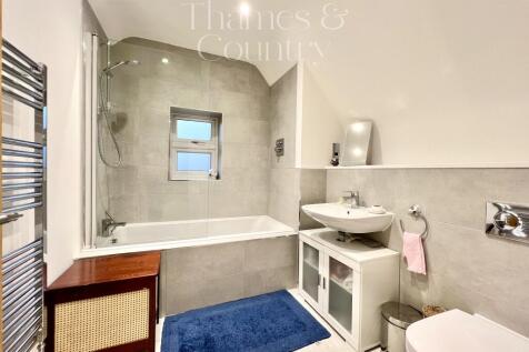 Family bathroom, second floor