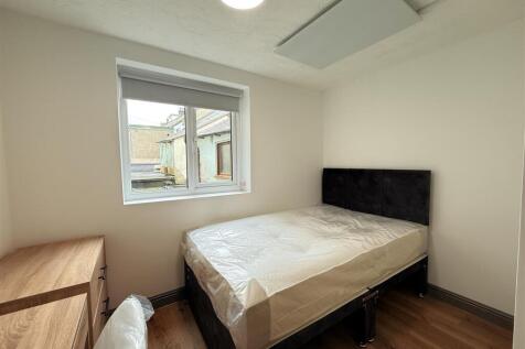 2 Bedroom Flat in LL57 2EU