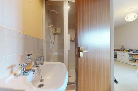 EN SUITE SHOWER ROOM
