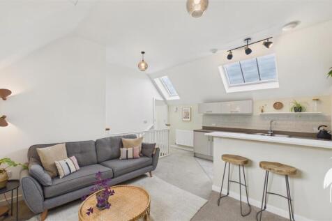Open Plan Lounge and Kitchen
