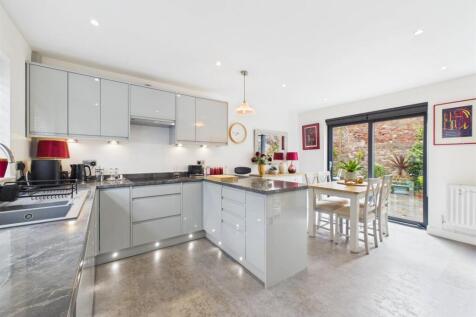 Open Plan Kitchen/Dining Area
