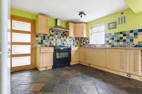 4 bed, 2 bath Detached Bungalow in Cardiff - Photo 15