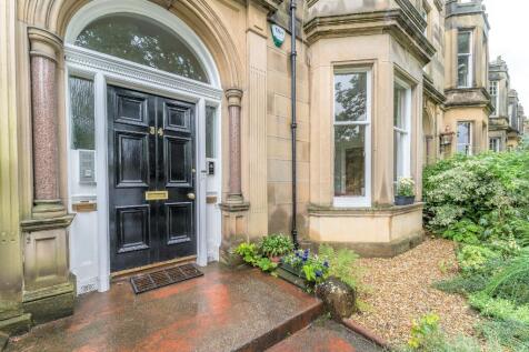 Beautiful Two-Bedroom Victorian Flat in Prestigious Murrayfield Situated within one of Edinburgh’s most sought-after and prestigious residential districts, this beautifully presented first-floor Victo