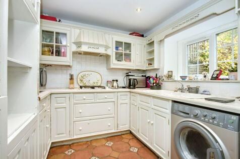 2 bed, 2 bath Ground Flat in Leeds - Photo 5