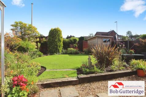 ENCLOSED REAR GARDEN