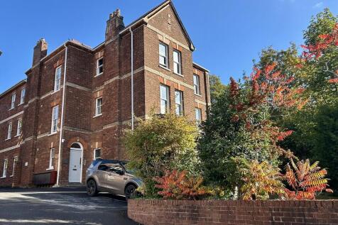 2 Bedroom Flat in EX1 2ND