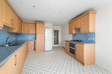 13_19 rosebank gardens, largs (13).jpg