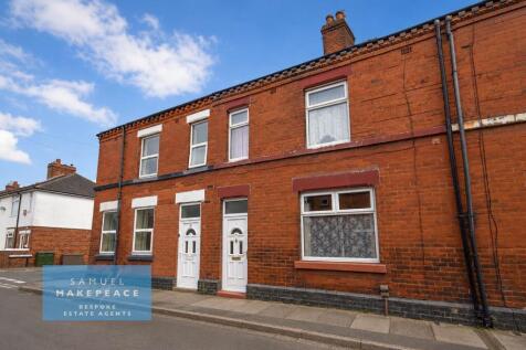 Spacious Four Bedroom Terraced Property with Conv