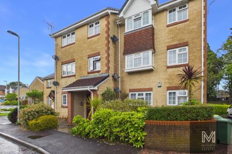 A beautifully presented two-bedroom top floor flat located in the sought-after area of Hanham. Offered unfurnished, the property has been finished to a high standard.