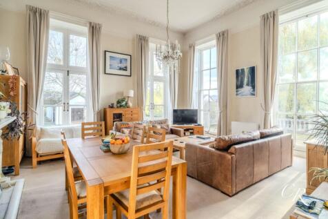 Sitting/Dining Room