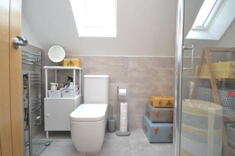 En-Suite to Master Bedroom