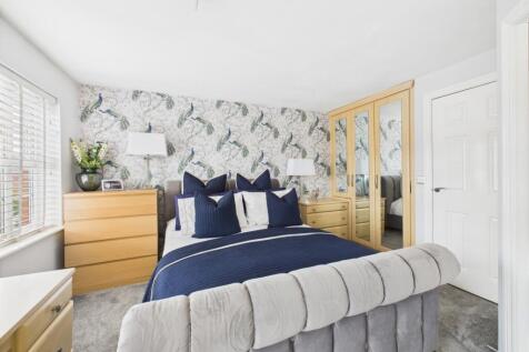 CAM03729G0-PR0079-STILL036