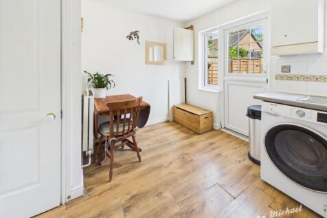 CAM02773G0-PR0329-STILL011