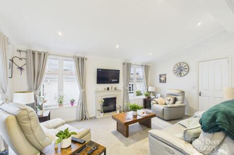 Sitting/Dining Room