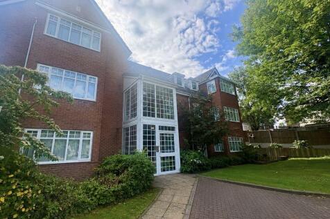 SPACIOUS TWO BEDROOM GROUND FLOOR APARTMENT SET WITHIN A HIGHLY SOUGHT-AFTER PRIVATLY GATED ESTATE IN THE HEART OF GREAT BARR AVAILABLE NOW. Accessed via private electric gates, the estate offers a se