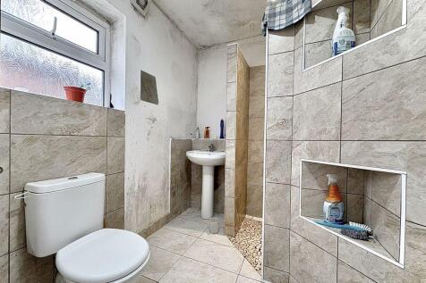 DOWNSTAIRS SHOWER ROOM