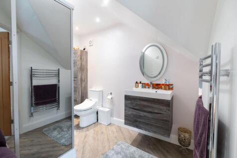 En-suite to Bedroom Two