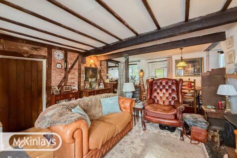 3 Bedroom Cottage for Sale in the sought-after vi