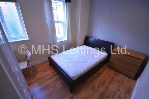 ** £455pcm (inc Gas, Elec, Water, TV Licence, Wi-Fi & Council Tax) ** AVAILABLE 1ST JULY** Stunning double room in this lovely house share on Hartley Grove in Woodhouse. Large open-plan kitchen living
