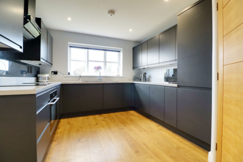 Impressive Open Plan Dining/Living Kitchen
