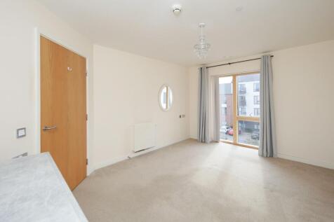 150 Queensway Court_-2.jpg