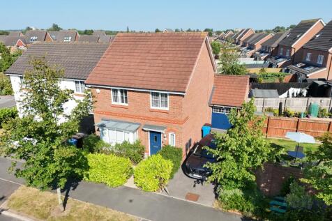 A beautifully furnished four-bedroom home offering bright, spacious living. Enjoy a stylish open-plan kitchen/diner opening onto a private garden, generous bedrooms including an en-suite, modern bathr