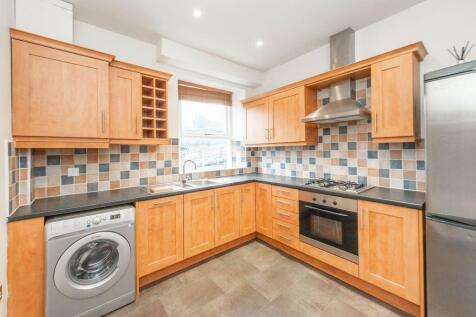 FITTED KITCHEN AND SITTING/DINING ROOM