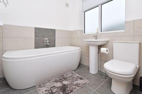 GROUND FLOOR BATHROOM