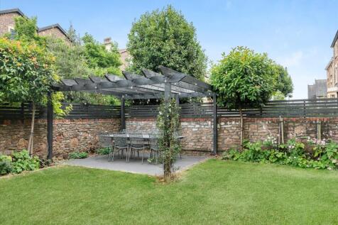 7 bed, 6 bath Detached in Bristol - Photo 23