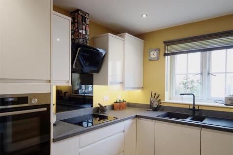 8-woodland-court-00008.jpg