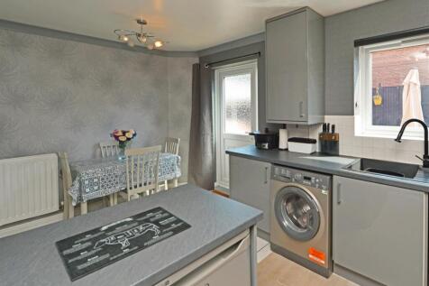 Fitted Dining Kitchen: