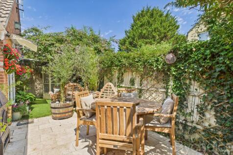 CAM05454G0-PR0043-STILL008