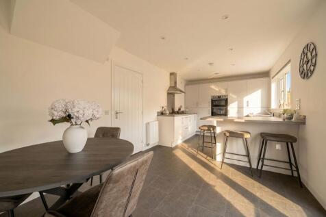 Kitchen / Dining Area