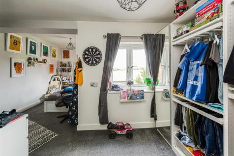 St Elvey-Bedroom2a.jpg