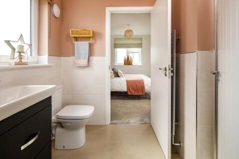 Jack and Jill en suite between bedroom 2 & 3