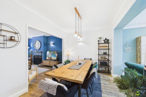 CAM02615G0-PR0125-STILL010