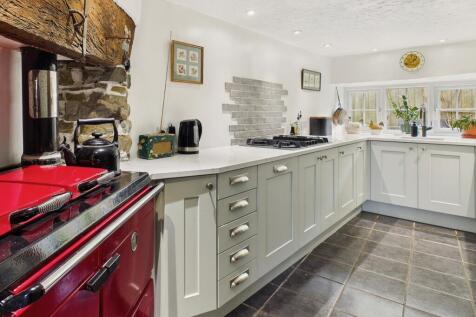 EWEMOVE SOUTH MOLTON - KITCHEN