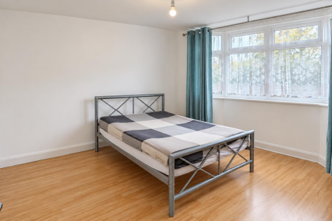 1 Bedroom Flat in TW4 6EH