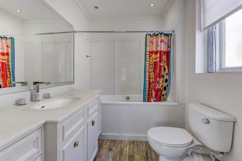 D0465 32 hocroft road bath2.jpg