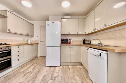 6 Bedroom House in PL4 6AN