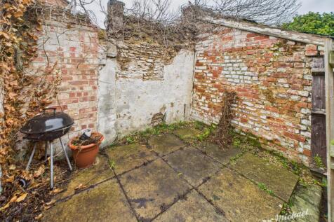 CAM02773G0-PR0372-STILL011