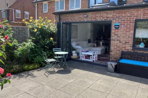 Enclosed courtyar...