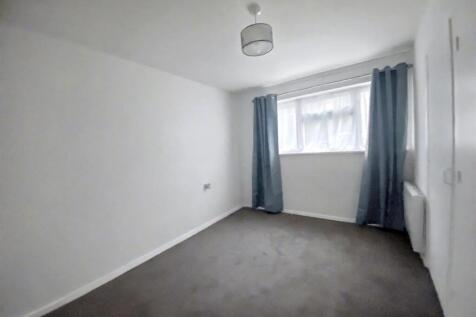 6 greathurst bedroom.jpg