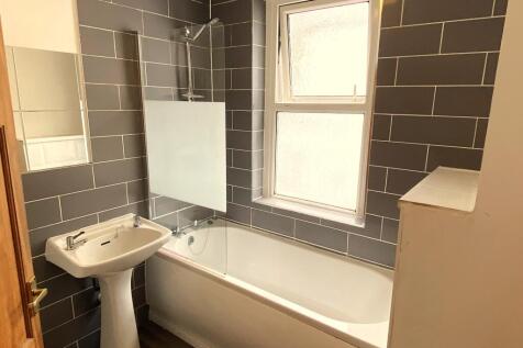 3Oaklands-Bathroom