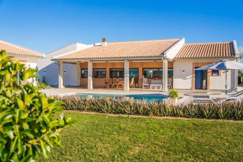 Modern finca with pool and sweeping views in Sa Pobla